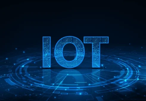 Solutions IoT pour systèmes intelligents et connectés permettant de collecter et analyser les données en temps réel et d’optimiser les opérations